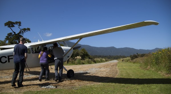 Unloading trampers at Hollyford Airstrip, Martins Bay Unloading trampers at Hollyford Airstrip, Martins Bay